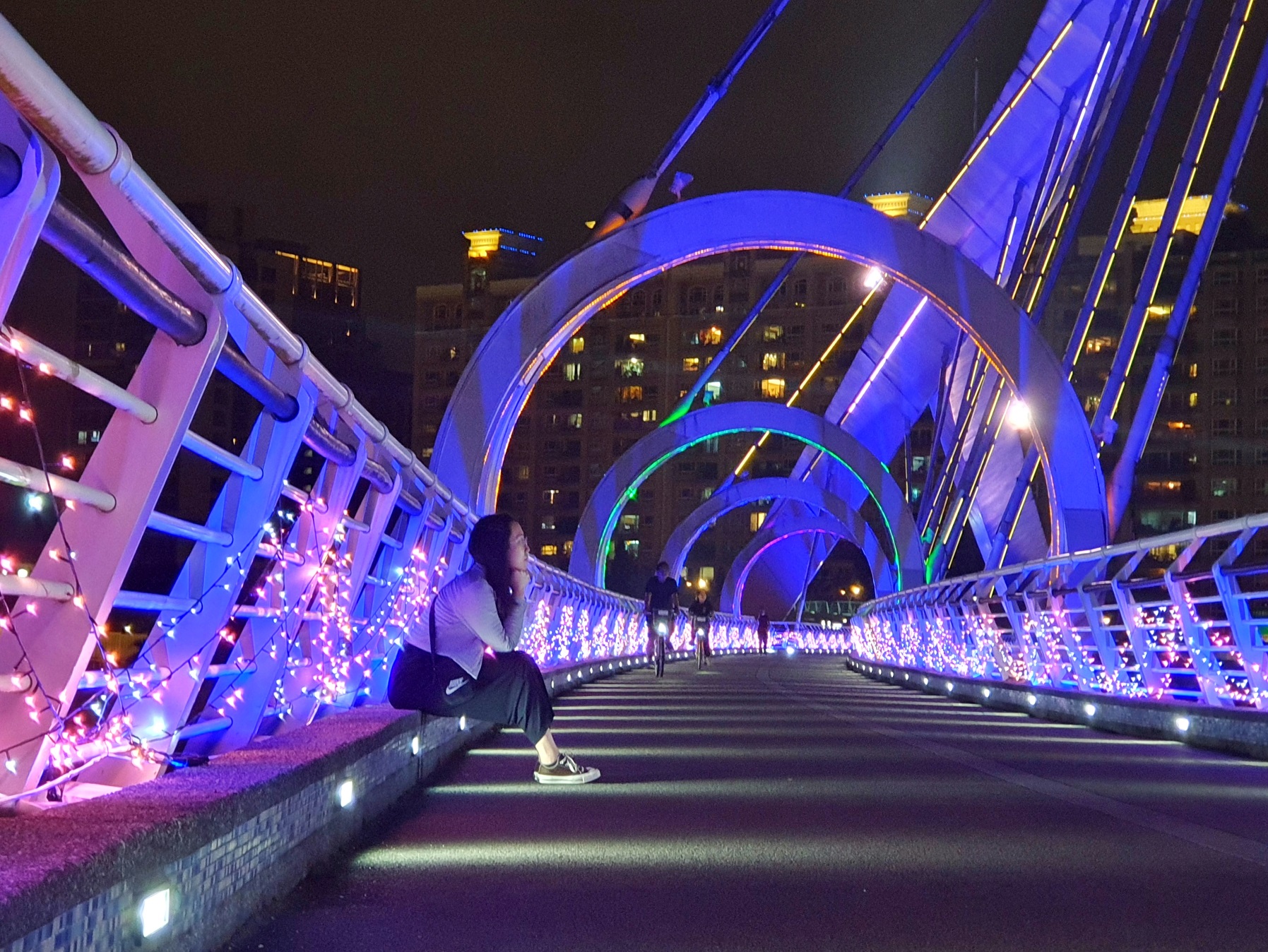 陽光橋展現甜蜜色系的光感，更顯得風情迷人 (2)